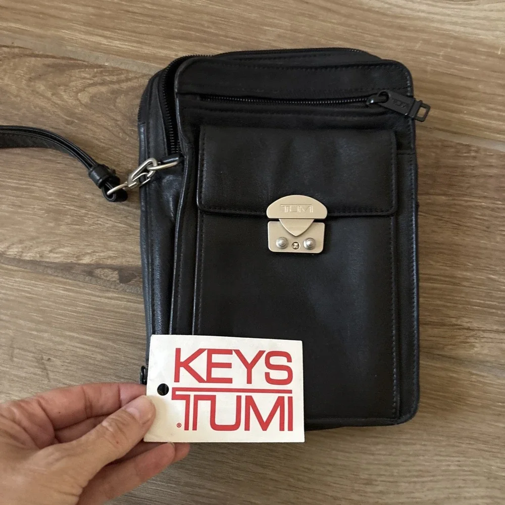 TUMI Black Leather UNISEX Bag Organizer Travel Tote Shoulder Bag LIGHTLY USED